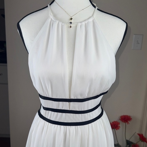 Sundress Express White Maxi Dress with Black Accents - Picture 4 of 10